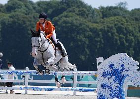 (PARIS2024)FRANCE-VERSAILLES-OLY-EQUESTRIAN