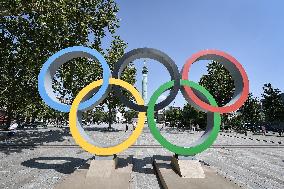 Paris 2024 - Olympic symbols in Paris FA