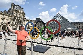 Paris 2024 - Olympic symbols in Paris FA