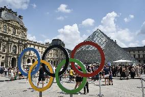 Paris 2024 - Olympic symbols in Paris FA