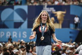 Paris 2024 - Fans welcome medalists at the Parc des Champions in Paris FA
