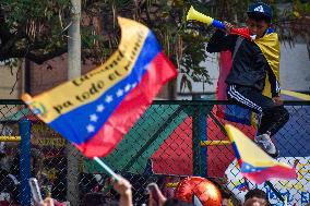 Venezuelans in Colombia during Presidential Elections