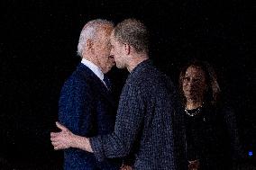 U.S. President Joe Biden and Vice President Harris greet hostages at Joint Base Andrews