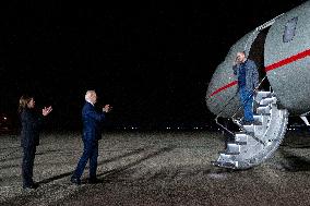 U.S. President Joe Biden and Vice President Harris greet hostages at Joint Base Andrews