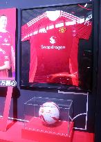 Qualcomm Snapdragon Sponsors Manchester United Jersey