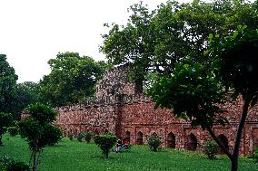 INDIA-NEW DELHI-LODI GARDENS-SCENERY