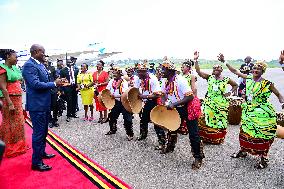 UGANDA-ENTEBBE-GABON TRANSITIONAL PRESIDENT-VISIT