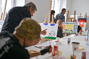 Art class for UNBROKEN Center patients in Lviv