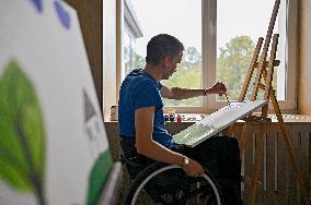 Art class for UNBROKEN Center patients in Lviv