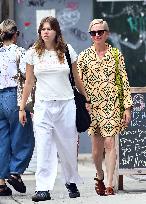 Exclu - Michelle Williams And Her Daughter Out - NYC