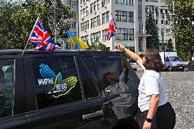 Cars from UK delivered for Kharkiv volunteers