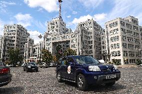 Cars from UK delivered for Kharkiv volunteers