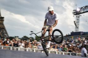 Paris 2024 - Bicycle riders performance at the Parc des Champions in Paris FA