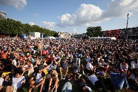 Supporters at Club France - Paris