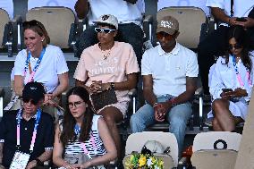 Paris 2024 - Pharrell Williams and Helen Lasichanh In The Stands