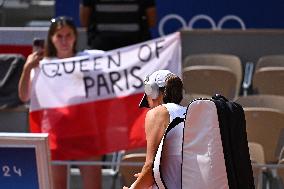 Paris 2024 - Tennis - Anna Karolina Schmiedlova v Iga Swiatek