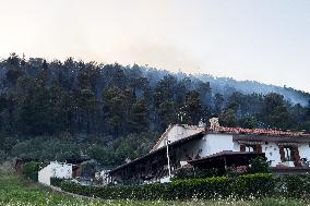 Large Fire In Fumone (FR), 2 Rescue Vehicles Destroyed By Flames