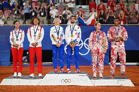 Paris 2024 - Medal Ceremony Tennis Double Mixte