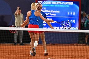 Paris 2024 - Medal Ceremony Tennis Double Mixte