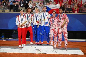 Paris 2024 - Medal Ceremony Tennis Double Mixte