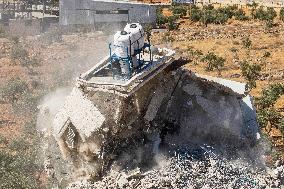 Israel Demolish Palestinian Homes In Nablus