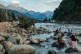 Daily Life In Pahalgam