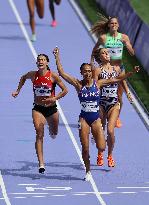 Paris 2024 - 800m - Anais Bourgoin Competing