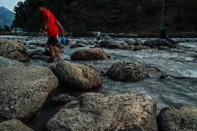 Daily Life In Pahalgam