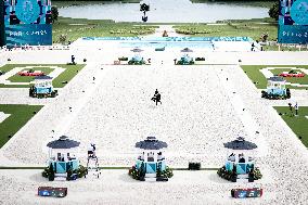 Paris 2024 - Equestrian Illustration