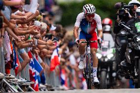 Paris 2024 - Road Race - Valenton Madouas Competing