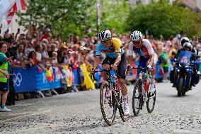 Paris 2024 - Road Race - Valenton Madouas Competing