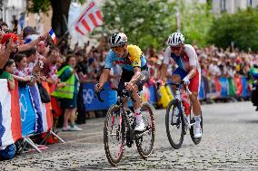 Paris 2024 - Road Race - Valenton Madouas Competing