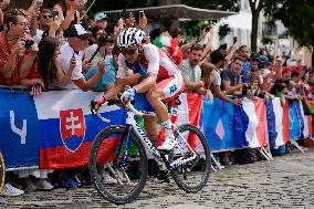 Paris 2024 - Road Race - Valenton Madouas Competing