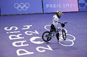 Paris 2024 - BMX - Kamren Larsen Falls And Leaves Competition