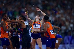 Paris 2024 - Netherlands celebrate winning the 4x4 mixed relay final