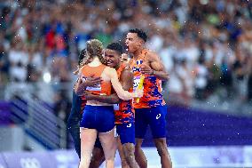 Paris 2024 - Netherlands celebrate winning the 4x4 mixed relay final