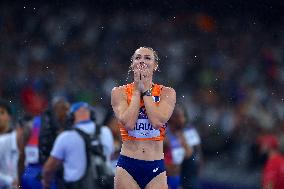 Paris 2024 - Netherlands celebrate winning the 4x4 mixed relay final