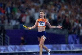 Paris 2024 - Netherlands celebrate winning the 4x4 mixed relay final