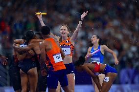 Paris 2024 - Netherlands celebrate winning the 4x4 mixed relay final