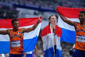 Paris 2024 - Netherlands celebrate winning the 4x4 mixed relay final