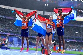 Paris 2024 - Netherlands celebrate winning the 4x4 mixed relay final