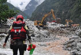 (FOCUS)CHINA-SICHUAN-KANGDING-FLASH FLOOD-MUDSLIDE-RESCUE (CN)