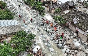 (FOCUS)CHINA-SICHUAN-KANGDING-FLASH FLOOD-MUDSLIDE-RESCUE (CN)