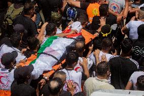 Funeral of Palestinian paramedic to wounds by Israeli attack - West Bank