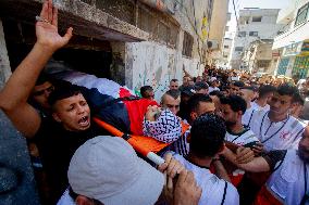 Funeral of Palestinian paramedic to wounds by Israeli attack - West Bank