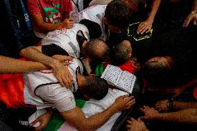 Funeral of Palestinian paramedic to wounds by Israeli attack - West Bank