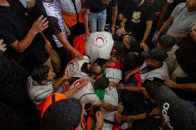 Funeral of Palestinian paramedic to wounds by Israeli attack - West Bank