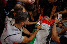 Funeral of Palestinian paramedic to wounds by Israeli attack - West Bank