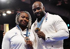 Paris 2024 - France Judo team wins Gold