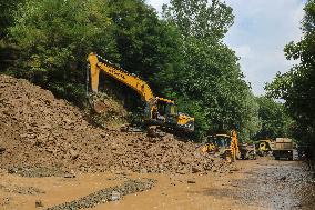 Srinagar-Leh Highway Closed As Cloudburst Triggers Mudslides In Ganderbal